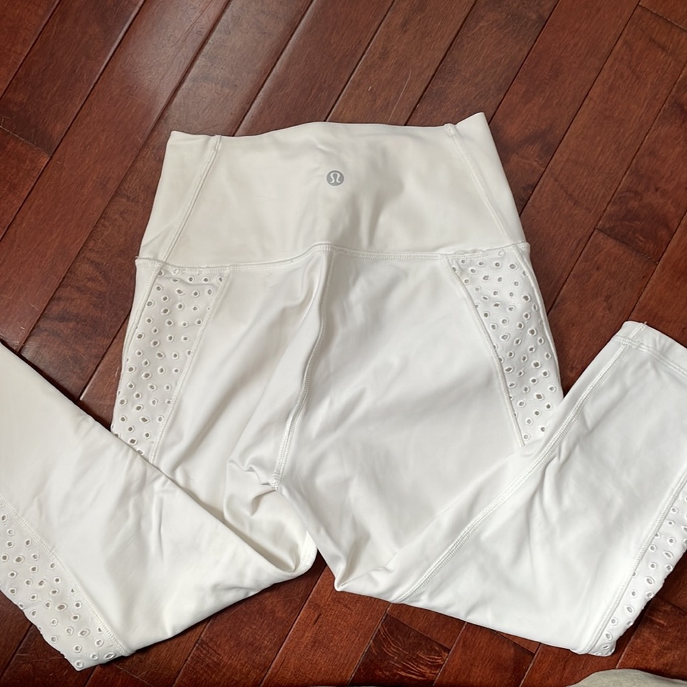 White lululemon wind over miles crop leggings